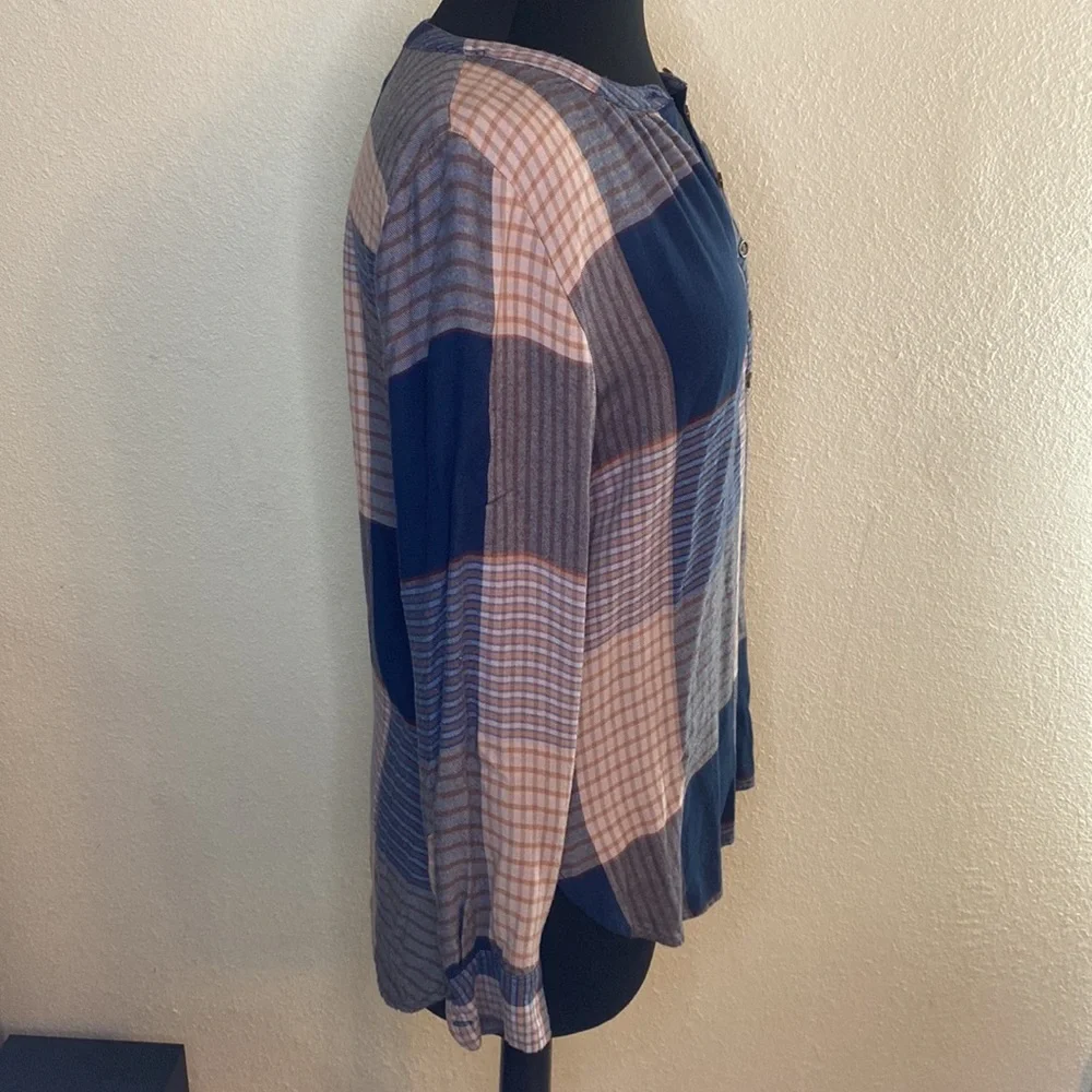 Universal Thread plaid button up - Picture 2 of 4